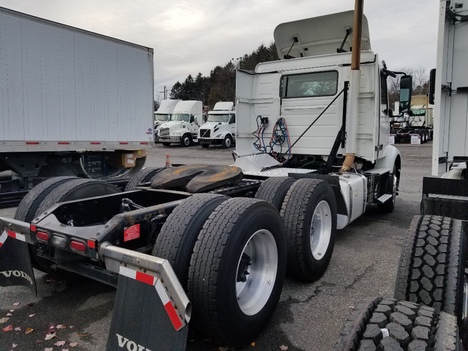 USED 2019 VOLVO VNR64T300 TANDEM AXLE DAYCAB TRUCK #1728-4