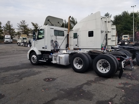USED 2019 VOLVO VNR64T300 TANDEM AXLE DAYCAB TRUCK #1728-6