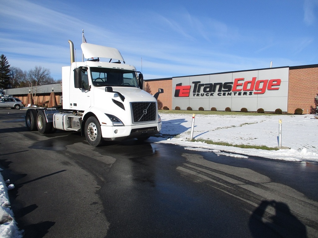 USED 2019 VOLVO VNR64T300 TANDEM AXLE DAYCAB TRUCK #1735