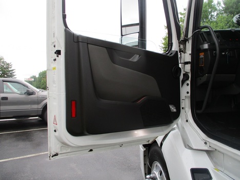 USED 2019 VOLVO VNL860 TANDEM AXLE SLEEPER TRUCK #1784-17