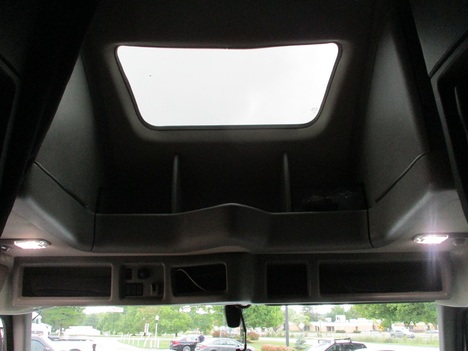 USED 2019 VOLVO VNL860 TANDEM AXLE SLEEPER TRUCK #1784-32