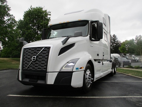 USED 2019 VOLVO VNL860 TANDEM AXLE SLEEPER TRUCK #1784-33