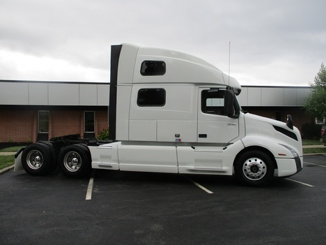 USED 2019 VOLVO VNL860 TANDEM AXLE SLEEPER TRUCK #1784-6