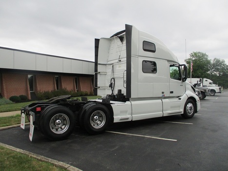 USED 2019 VOLVO VNL860 TANDEM AXLE SLEEPER TRUCK #1784-7