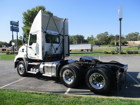 USED 2018 MACK CXU613 TANDEM AXLE DAYCAB TRUCK #1786-13
