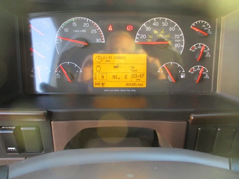 USED 2018 VOLVO VNL670 TANDEM AXLE SLEEPER TRUCK #1808-19