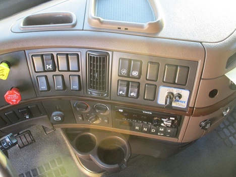 USED 2018 VOLVO VNL670 TANDEM AXLE SLEEPER TRUCK #1808-22