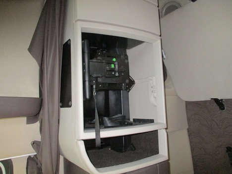 USED 2018 VOLVO VNL670 TANDEM AXLE SLEEPER TRUCK #1808-26