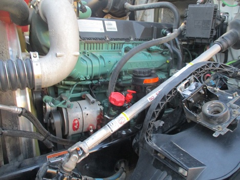 USED 2018 VOLVO VNL670 TANDEM AXLE SLEEPER TRUCK #1808-33