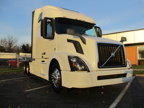 USED 2018 VOLVO VNL670 TANDEM AXLE SLEEPER TRUCK #1808-5