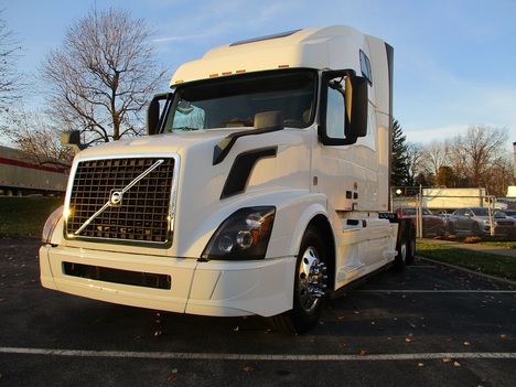 USED 2018 VOLVO VNL670 TANDEM AXLE SLEEPER TRUCK #1808-6