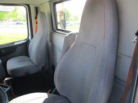 USED 2019 VOLVO VNR64T300 TANDEM AXLE DAYCAB TRUCK #1820-22