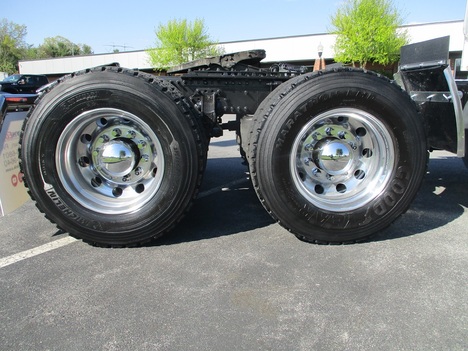USED 2019 VOLVO VNR64T300 TANDEM AXLE DAYCAB TRUCK #1820-29