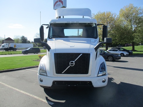 USED 2019 VOLVO VNR64T300 TANDEM AXLE DAYCAB TRUCK #1820-3