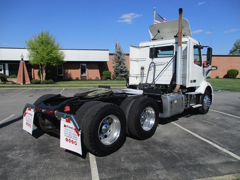 USED 2019 VOLVO VNR64T300 TANDEM AXLE DAYCAB TRUCK #1820-8