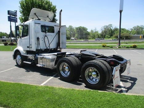 USED 2019 VOLVO VNR 64T 300 TANDEM AXLE DAYCAB TRUCK #1822-13