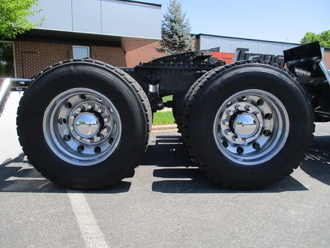 USED 2019 VOLVO VNR 64T 300 TANDEM AXLE DAYCAB TRUCK #1822-18