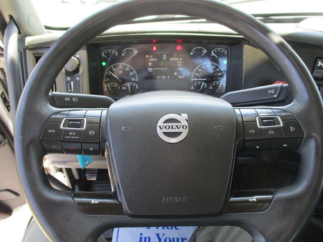 USED 2019 VOLVO VNR 64T 300 TANDEM AXLE DAYCAB TRUCK #1822-27