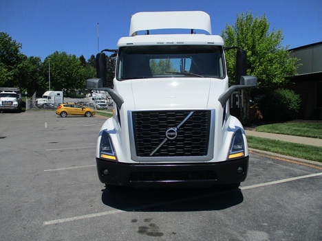 USED 2019 VOLVO VNR 64T 300 TANDEM AXLE DAYCAB TRUCK #1822-3