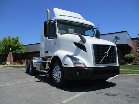 USED 2019 VOLVO VNR 64T 300 TANDEM AXLE DAYCAB TRUCK #1822-5