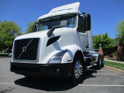 USED 2019 VOLVO VNR 64T 300 TANDEM AXLE DAYCAB TRUCK #1822-6