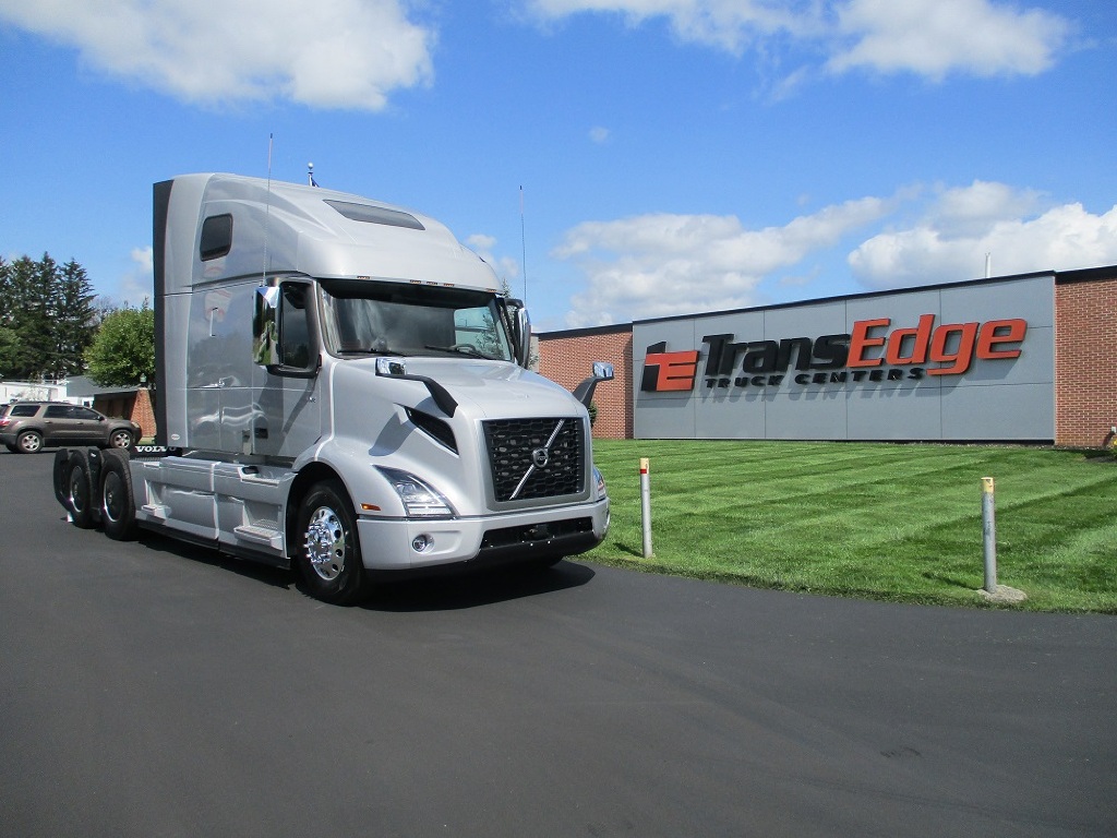 USED 2023 VOLVO VNR64T660 TANDEM AXLE SLEEPER TRUCK #1826
