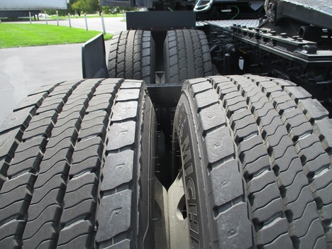 USED 2023 VOLVO VNR64T660 TANDEM AXLE SLEEPER TRUCK #1826-18