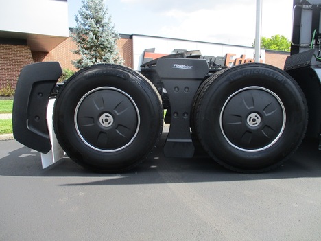 USED 2023 VOLVO VNR64T660 TANDEM AXLE SLEEPER TRUCK #1826-22