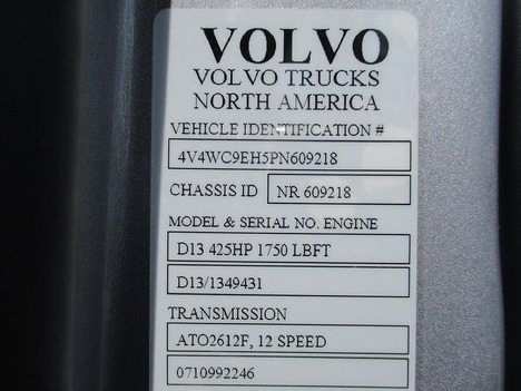 USED 2023 VOLVO VNR64T660 TANDEM AXLE SLEEPER TRUCK #1826-24