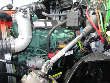 USED 2023 VOLVO VNR64T660 TANDEM AXLE SLEEPER TRUCK #1826-41