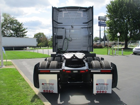 USED 2023 VOLVO VNR64T660 TANDEM AXLE SLEEPER TRUCK #1826-9