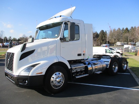 USED 2020 VOLVO VNR64T300 TANDEM AXLE DAYCAB TRUCK #1838-12