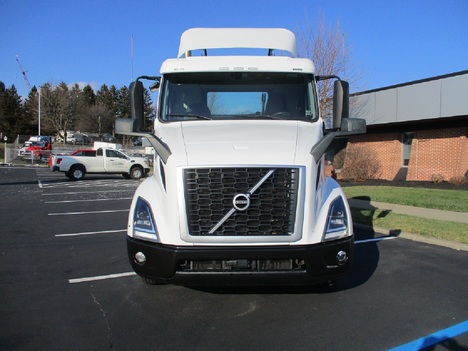 USED 2020 VOLVO VNR64T300 TANDEM AXLE DAYCAB TRUCK #1838-3