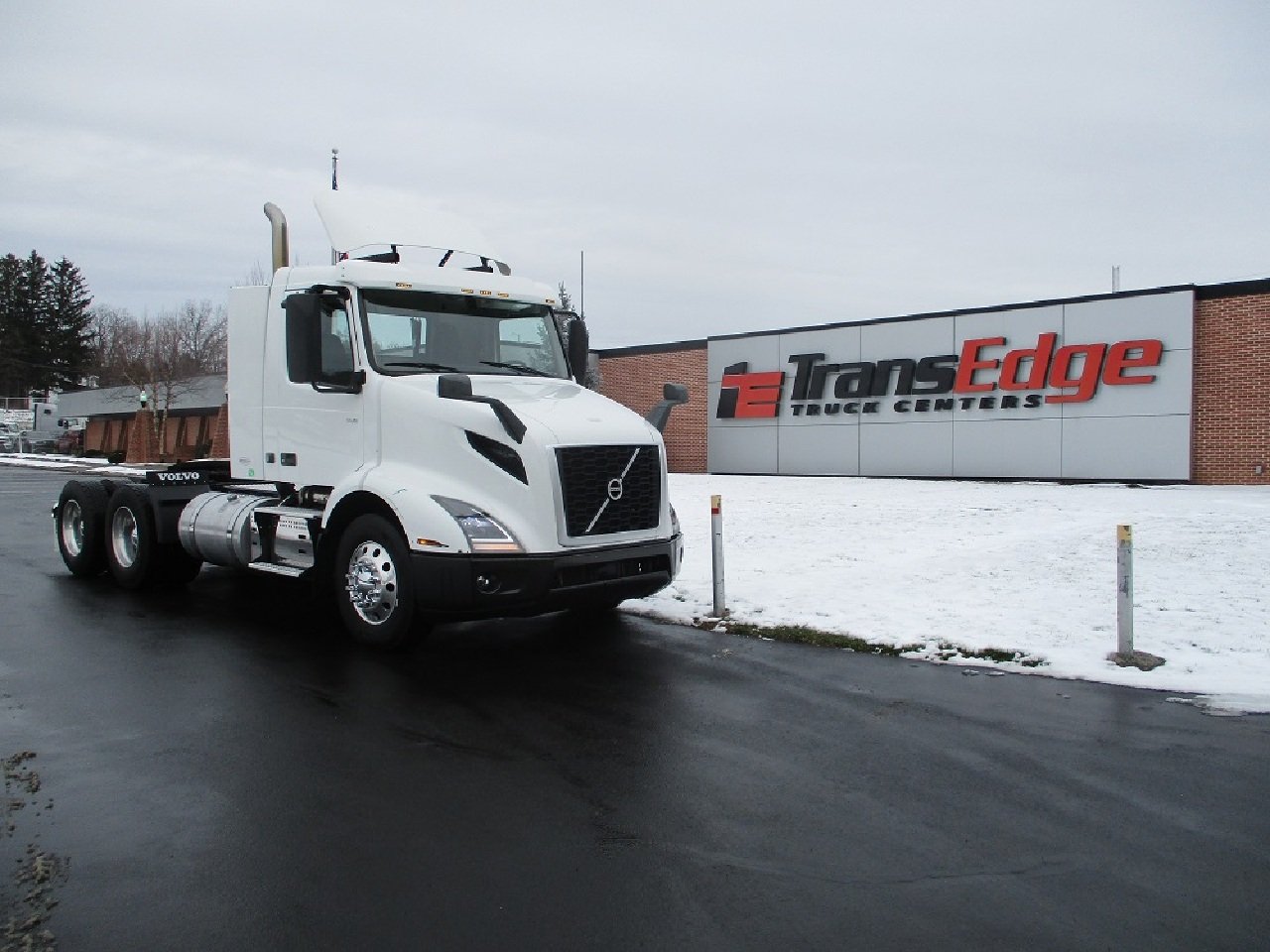 USED 2020 VOLVO VNR64T300 TANDEM AXLE DAYCAB TRUCK #1842