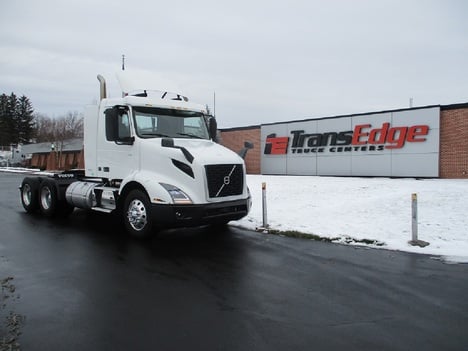 USED 2020 VOLVO VNR64T300 TANDEM AXLE DAYCAB TRUCK #1842-1