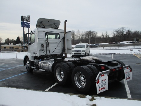 USED 2020 VOLVO VNR64T300 TANDEM AXLE DAYCAB TRUCK #1842-11