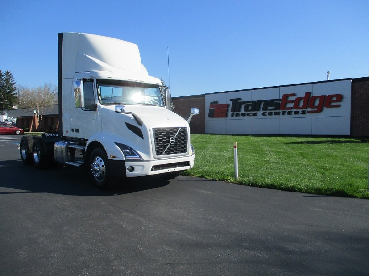 USED 2019 VOLVO VNR64T300 TANDEM AXLE DAYCAB TRUCK #1849