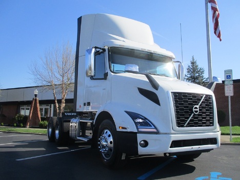USED 2019 VOLVO VNR64T300 TANDEM AXLE DAYCAB TRUCK #1849-21