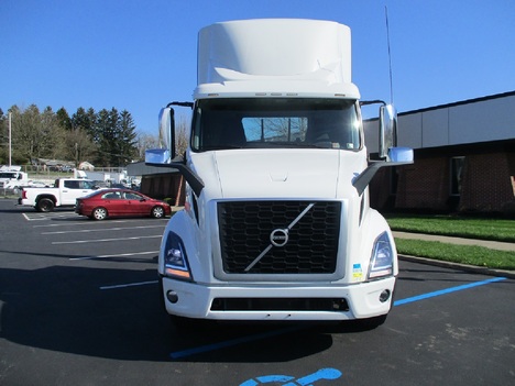USED 2019 VOLVO VNR64T300 TANDEM AXLE DAYCAB TRUCK #1849-3