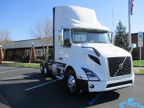 USED 2019 VOLVO VNR64T300 TANDEM AXLE DAYCAB TRUCK #1849-4