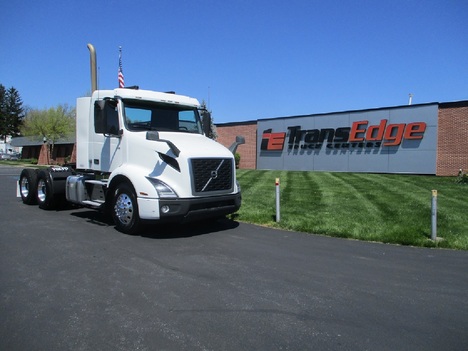 USED 2019 VOLVO VNR64T300 TANDEM AXLE DAYCAB TRUCK #1851-1