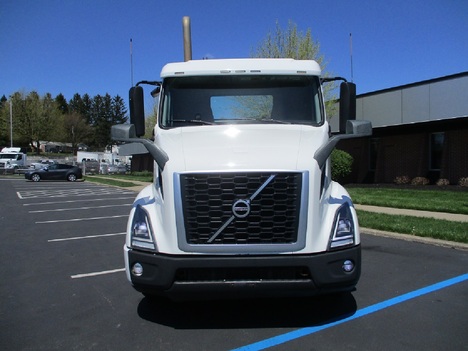 USED 2019 VOLVO VNR64T300 TANDEM AXLE DAYCAB TRUCK #1851-3