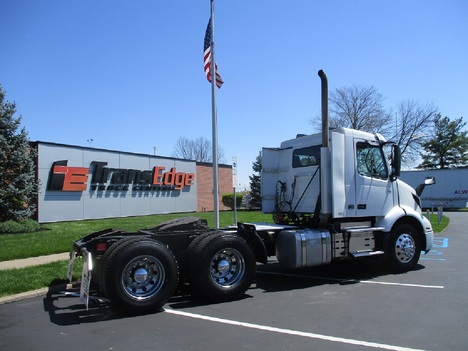 USED 2019 VOLVO VNR64T300 TANDEM AXLE DAYCAB TRUCK #1851-6