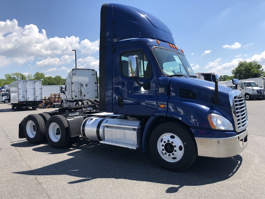 2015 Freightliner Cascadia 113 Tandem Axle Daycab For Sale 3063
