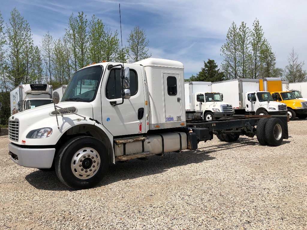 2014 FREIGHTLINER M2106 CAB CHASSIS TRUCK FOR SALE 3075