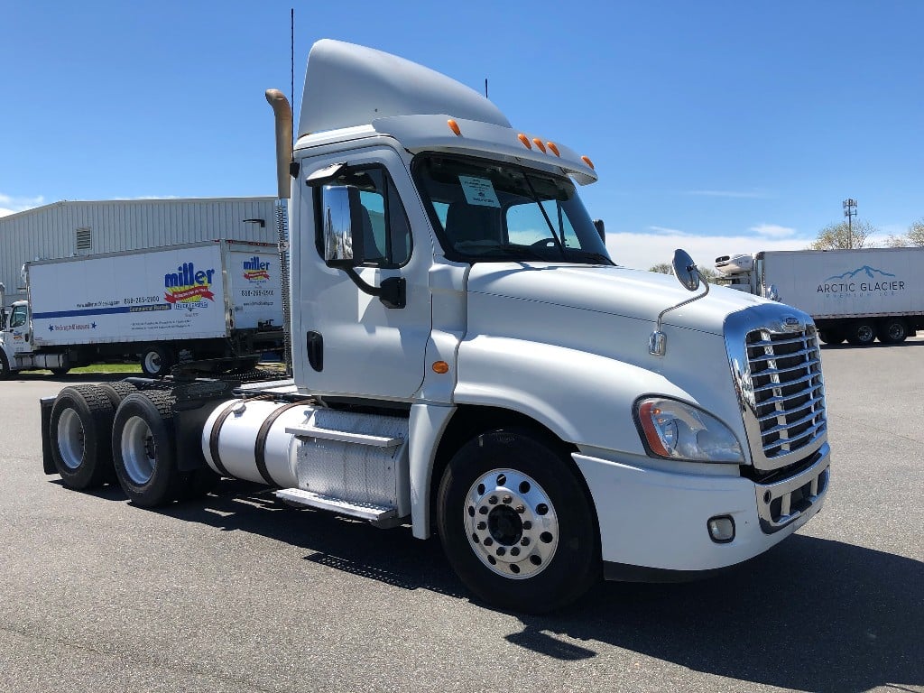 2013 Freightliner Cascadia Tandem Axle Daycab For Sale 3111
