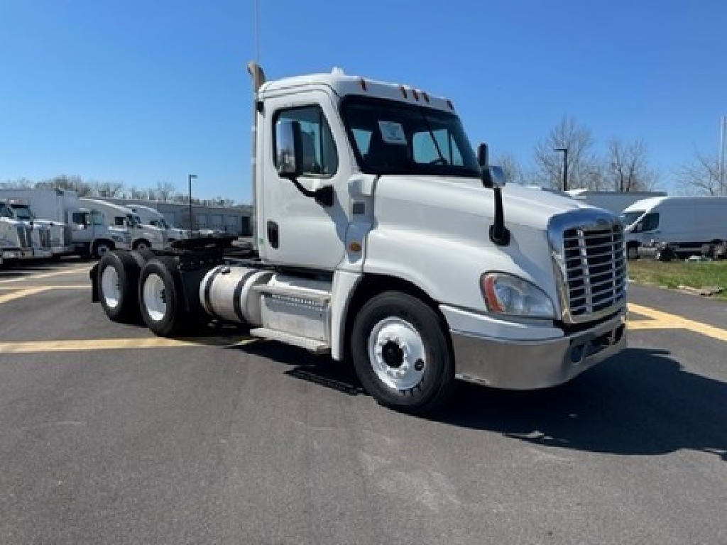 USED 2016 FREIGHTLINER CASCADIA TANDEM AXLE DAYCAB TRUCK #4289
