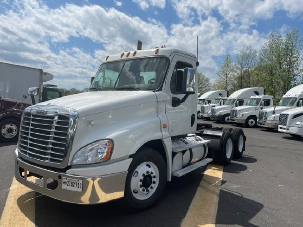 USED 2016 FREIGHTLINER CASCADIA 125-DC TANDEM AXLE DAYCAB TRUCK #4295