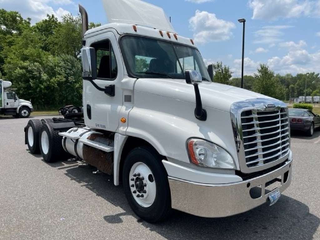 USED 2016 FREIGHTLINER CAS125-DC TANDEM AXLE DAYCAB TRUCK #4435