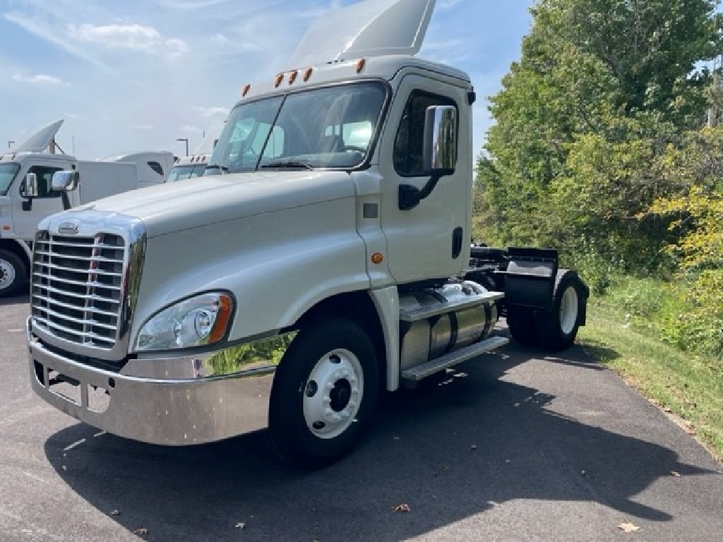 USED 2017 FREIGHTLINER CAS125-DC SINGLE AXLE DAYCAB TRUCK #4567